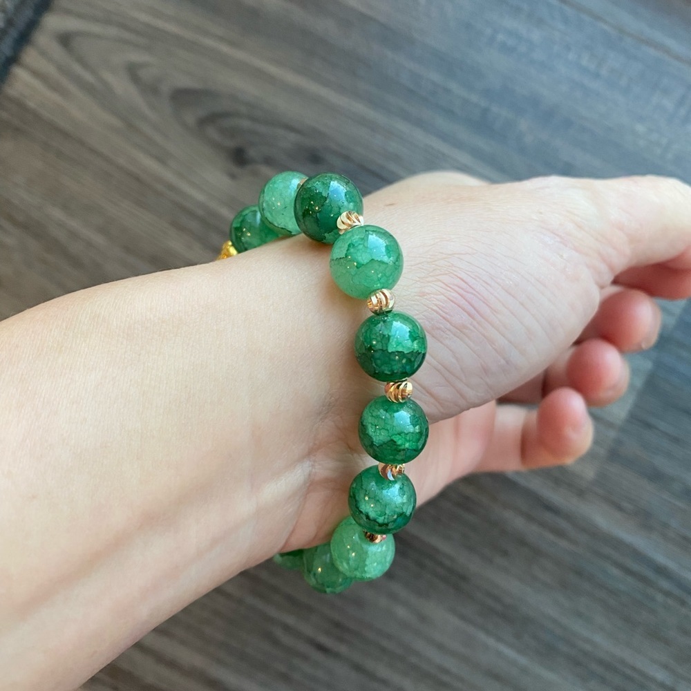 Glass Jade Beads Bracelet with Pixiu Pendent - Picture 4 of 6